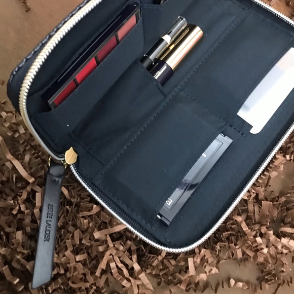 Estée Lauder travel make up - Picture 3 of 5